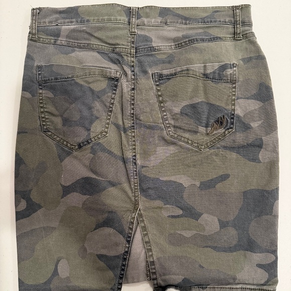 Express Camo Skirt - size 2 - Picture 3 of 3